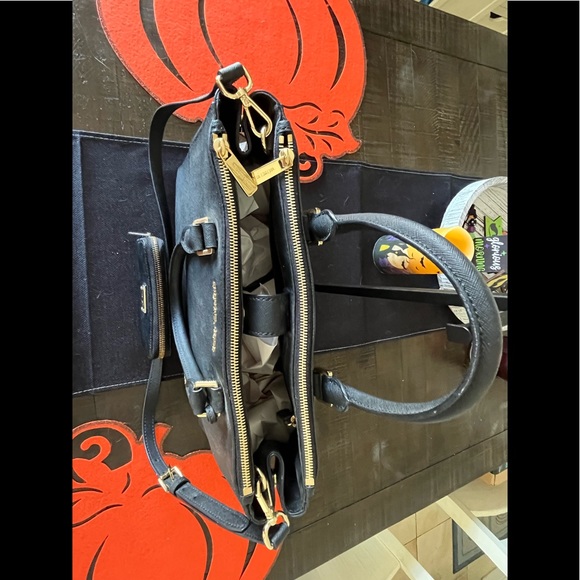 Michael Kors Purse and Wallet Set - Picture 6 of 9